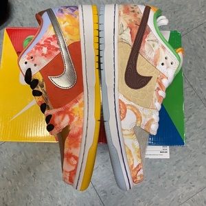 Nike SB Dunk Low Street Hawker